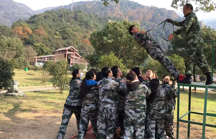 宁波拓展训练：信任是成功的开始